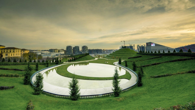 Benchi refu zaidi ulimwenguni - Milano | Secret World Trip Planner