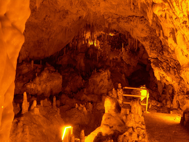 佩拉马洞穴 - Perama | Secret World Trip Planner