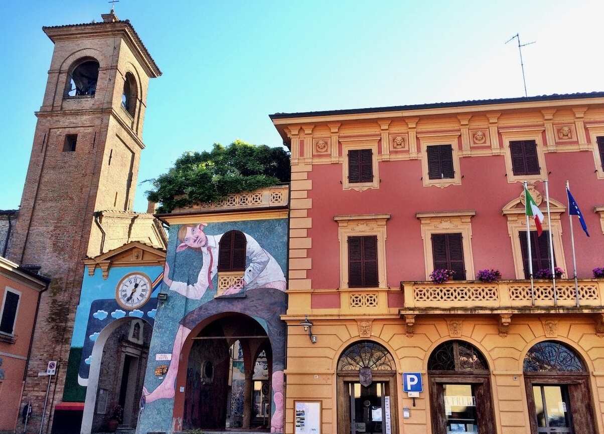 볼로냐 남쪽에는 포스가 지배하는 작은 중세 마을 인 도자(Dozza)가 있습니다 - Dozza | Secret World Trip Planner