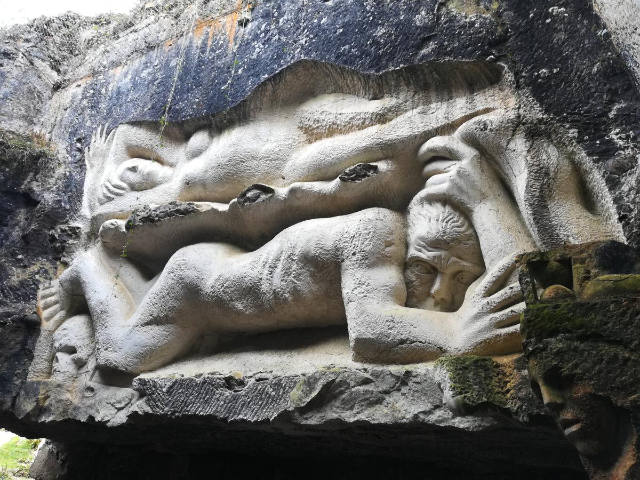 Les Lapidiales - Port-d'Envaux | Secret World Trip Planner
