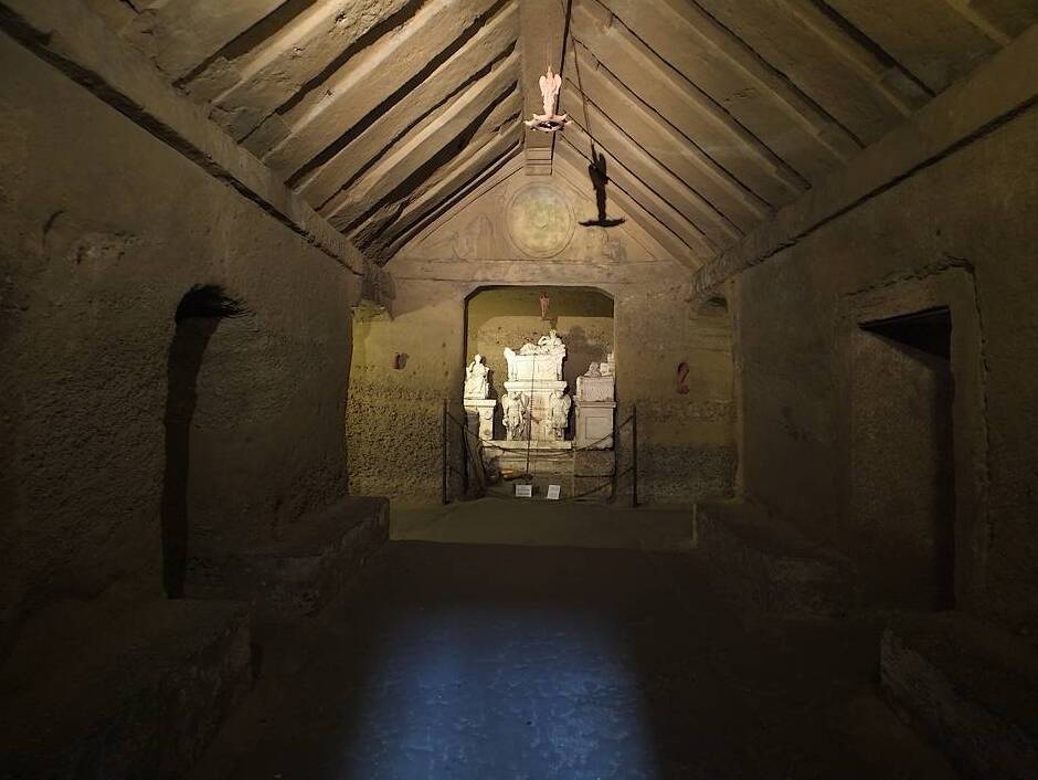 അസാധാരണ Hypogeum of the വോള്യമുകൾ (ആമത് ശവകുടീരം) - Perugia | Secret World Trip Planner