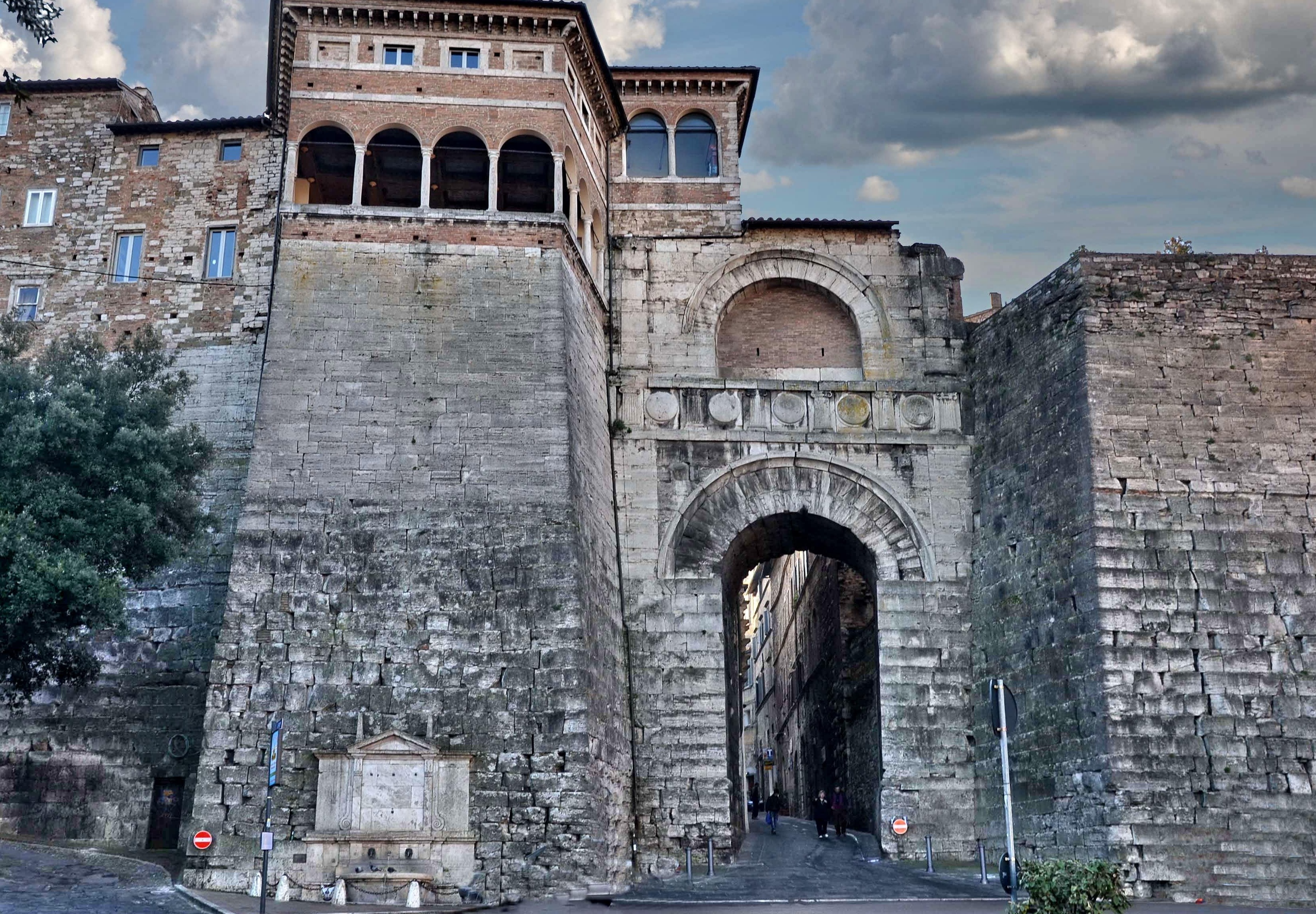Perugia: Etruski Luk - Perugia | Secret World Trip Planner