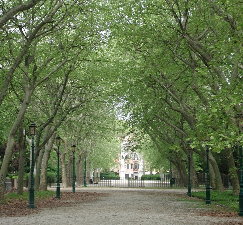 Kaheaastaste aedade kummitus - Riva dei Sette Martiri | Secret World Trip Planner