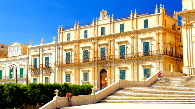 พระราชวังแลนโดลินา - Noto | Secret World Trip Planner