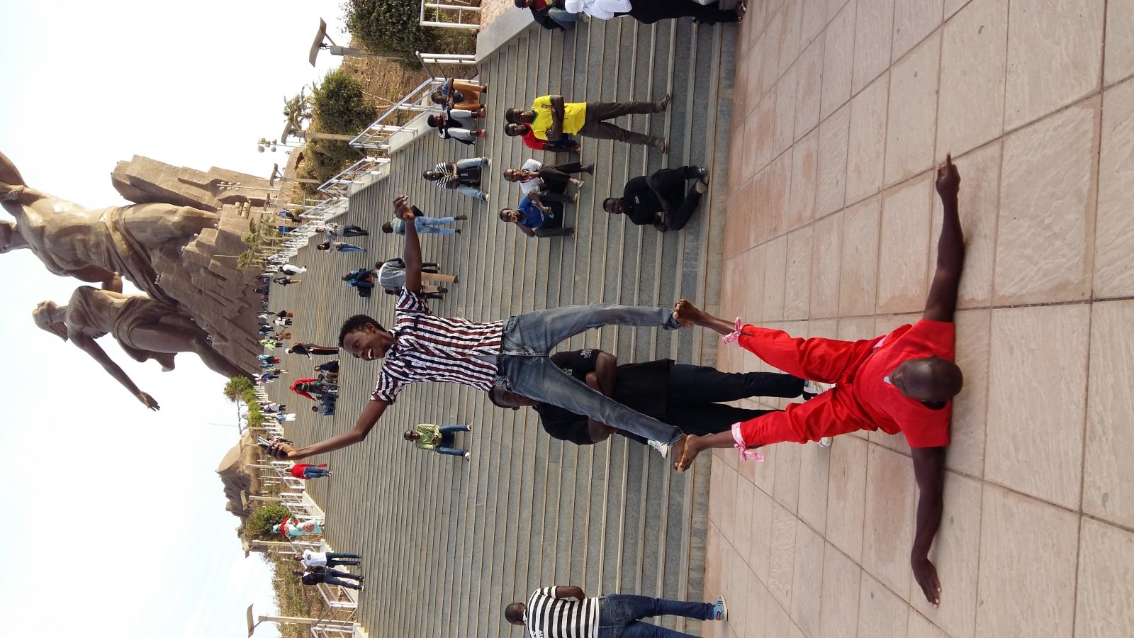 在塞内加尔的非洲文艺复兴纪念碑 - Dakar | Secret World Trip Planner