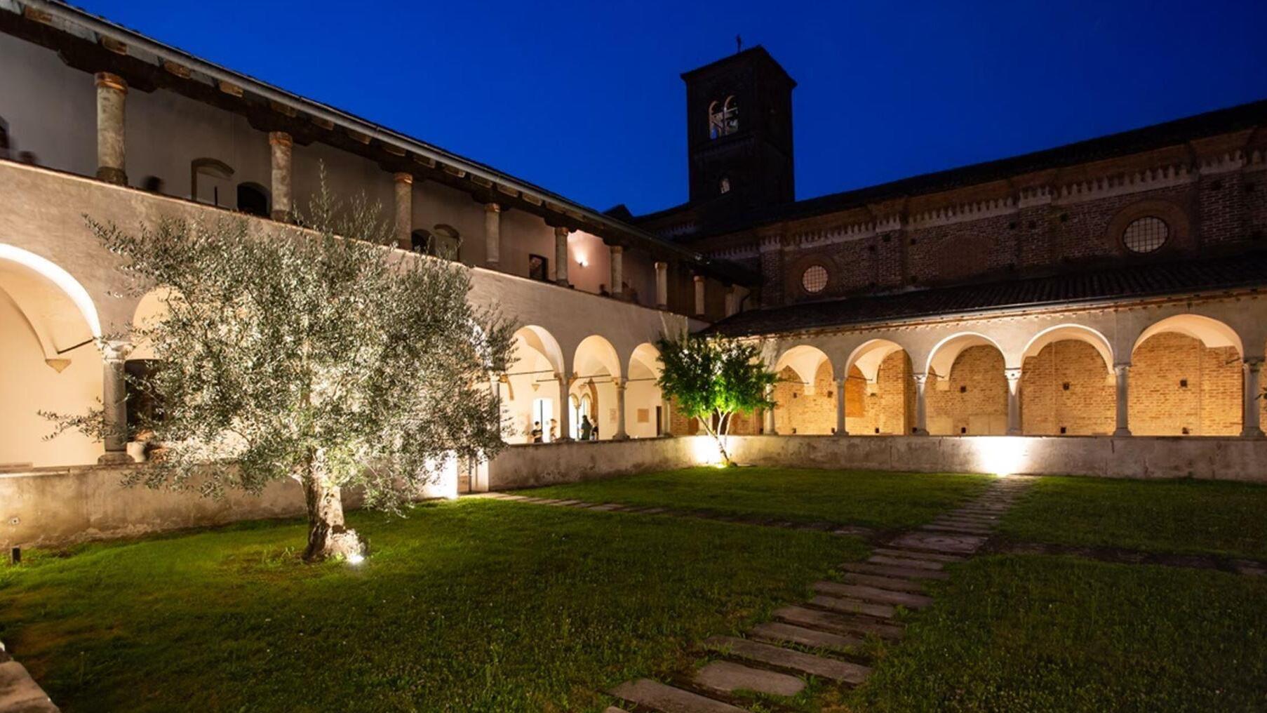 Opactwo pokoju - Opera | Secret World Trip Planner