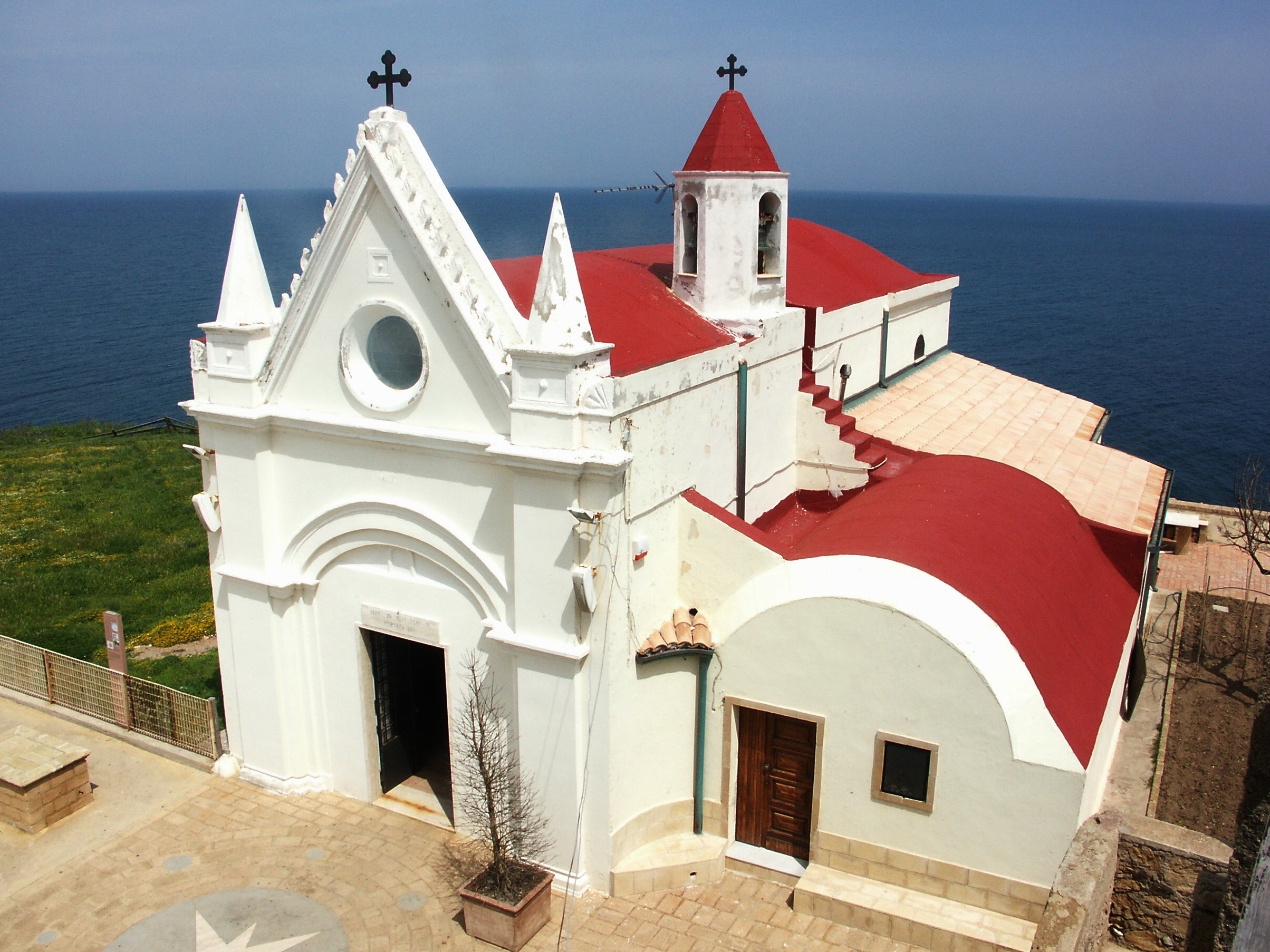 Santuario della Madonna di Capo Colonna - Capocolonna | Secret World Trip Planner