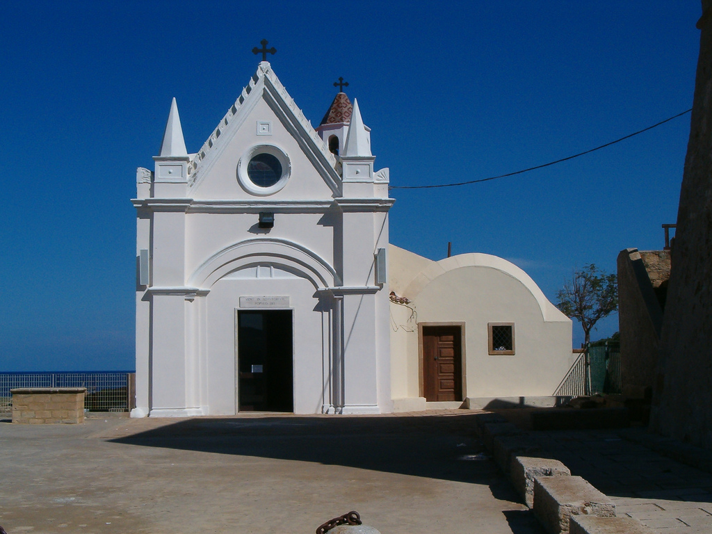 Santuario della Madonna di Capo Colonna - Capocolonna | Secret World Trip Planner