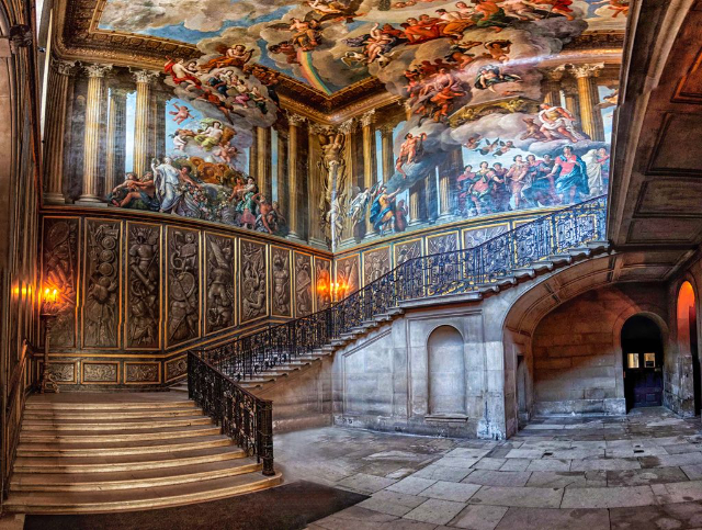 Hampton Court - Molesey | Secret World Trip Planner