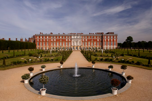 Hampton Court - Molesey | Secret World Trip Planner