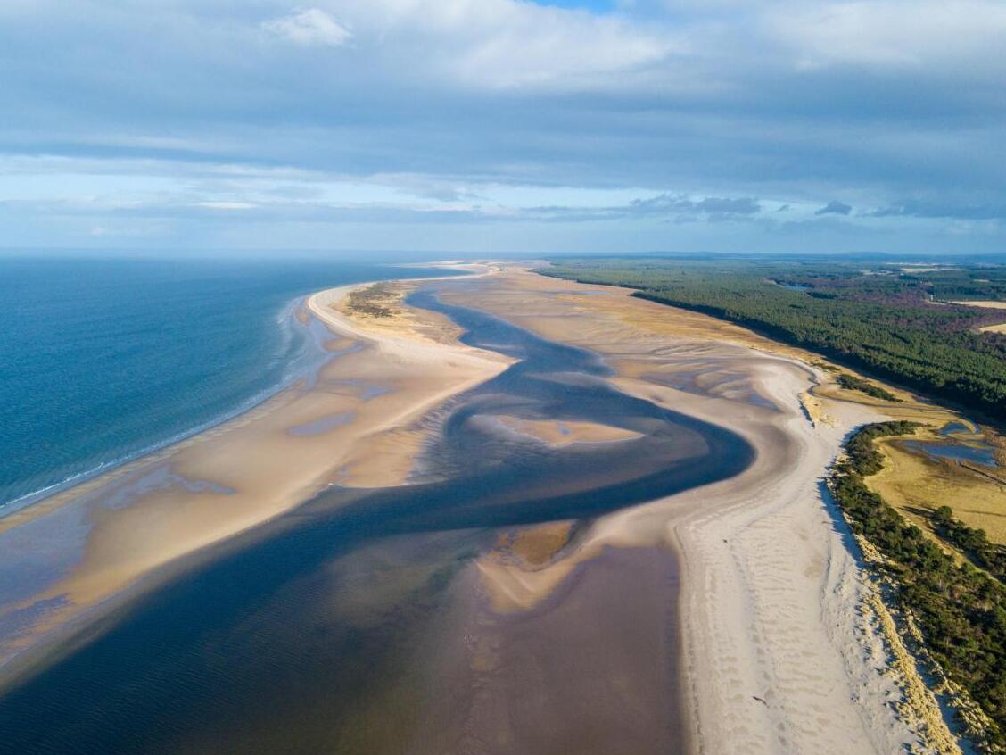 Highlands | Nairn Beach e i delfini - Nairn | Secret World Trip Planner