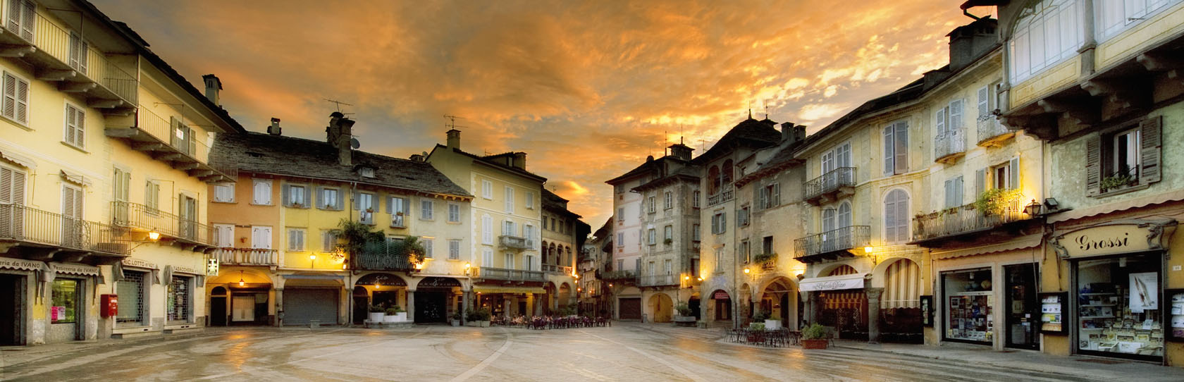 ਪ੍ਰਾਚੀਨ ਬਾਜ਼ਾਰ ਵਰਗ - Domodossola | Secret World Trip Planner