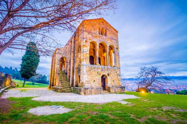 Kyrkan Santa María del Naranco - Oviedo | Secret World Trip Planner