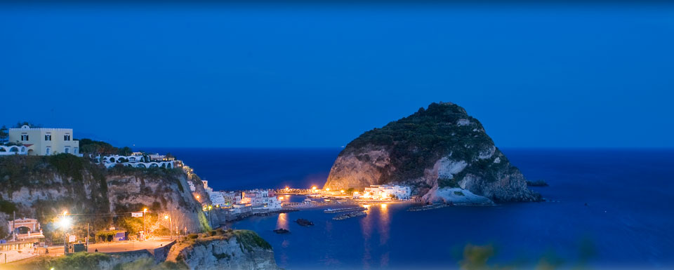 თვალწარმტაცი სოფელი Sant'Angelo d'Ischia