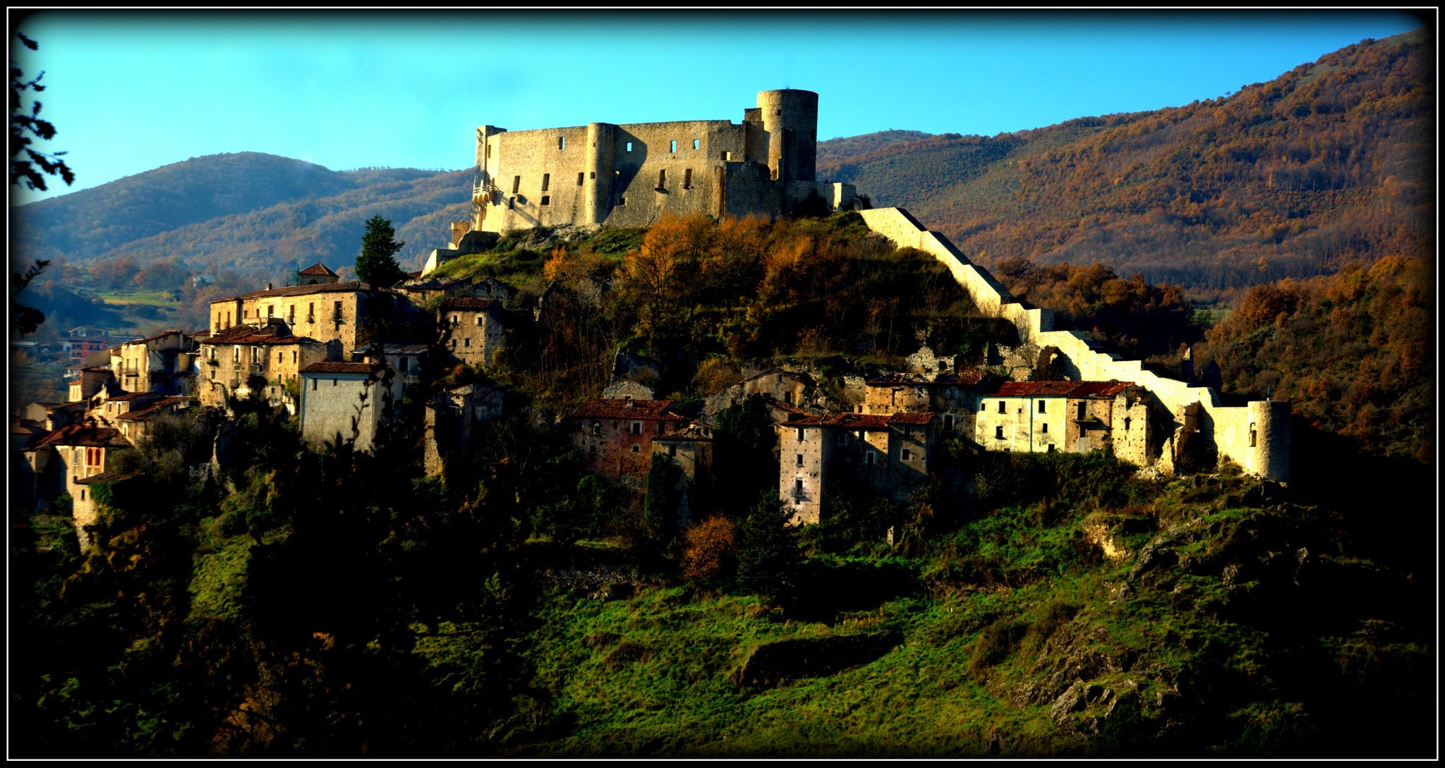 Brienza, το κάστρο και ο θ ...