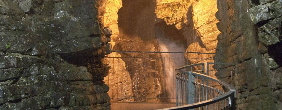 Grotta cascata Del Varone