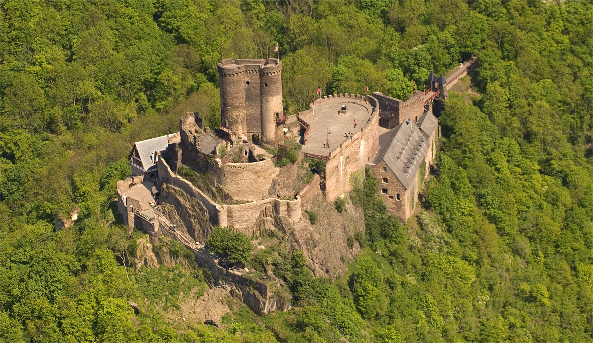 hrad-ehrenburg-v-udoli-ehrbach-secret-world