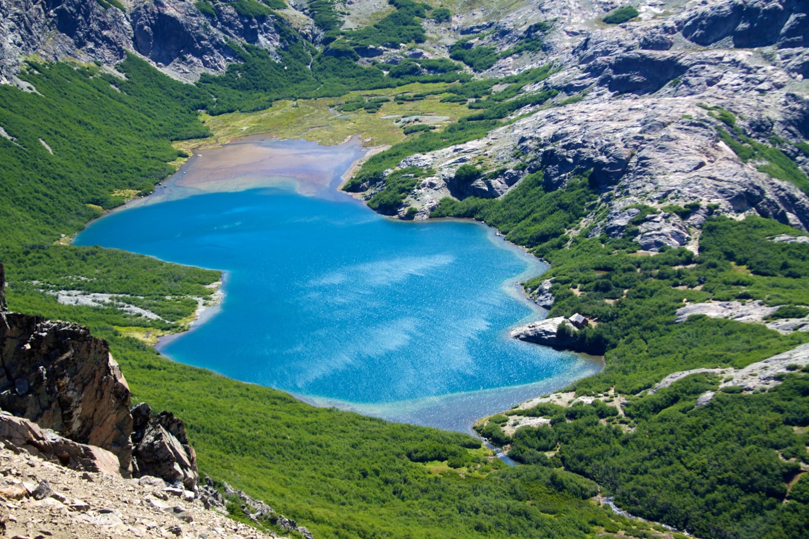 拉古纳雅各布是一个漂亮的高山湖泊 - Laguna Jakob | Secret World Trip Planner