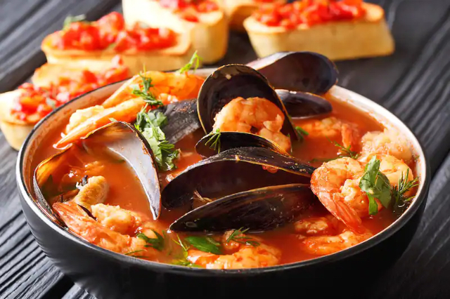 Bouillabaisse, आयकॉनिक फिश सूप - Marsiglia | Secret World Trip Planner