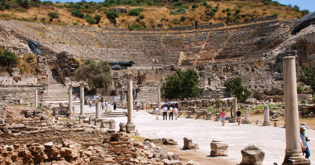 Efesus: Perjalanan Tak Lekang oleh Waktu Melalui Gema Peradaban Kuno - Efes Harabeleri | Secret World Trip Planner