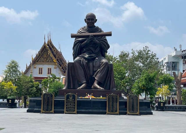 Wat Rakhangkhositaram Woramahawawihan - Wat Rakhang Kositaram Woramahawihan | Secret World Trip Planner