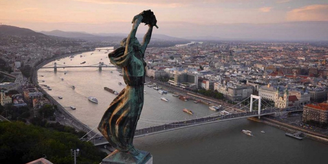Frelsisstyttan - Budapest | Secret World Trip Planner