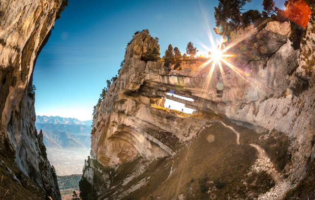 Двойна арка на кулата Isabelle - Plateau-des-Petites-Roches | Secret World Trip Planner