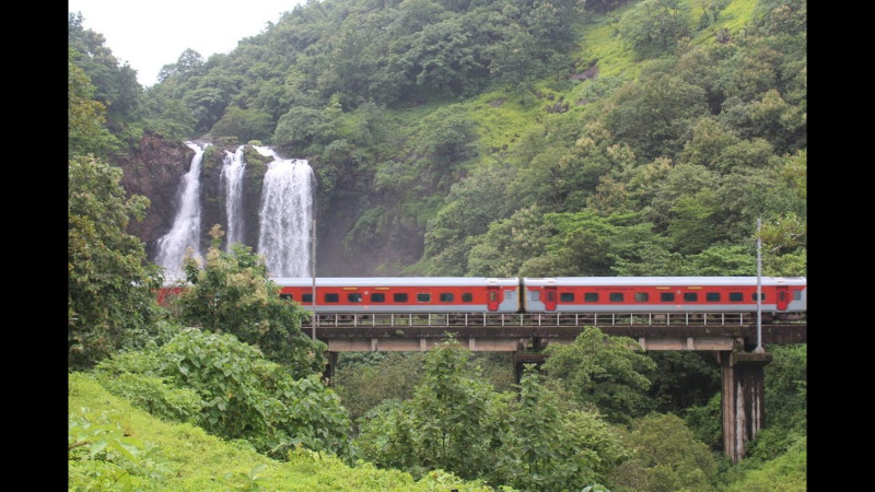 Ferrocarril de Konkan, Índia
