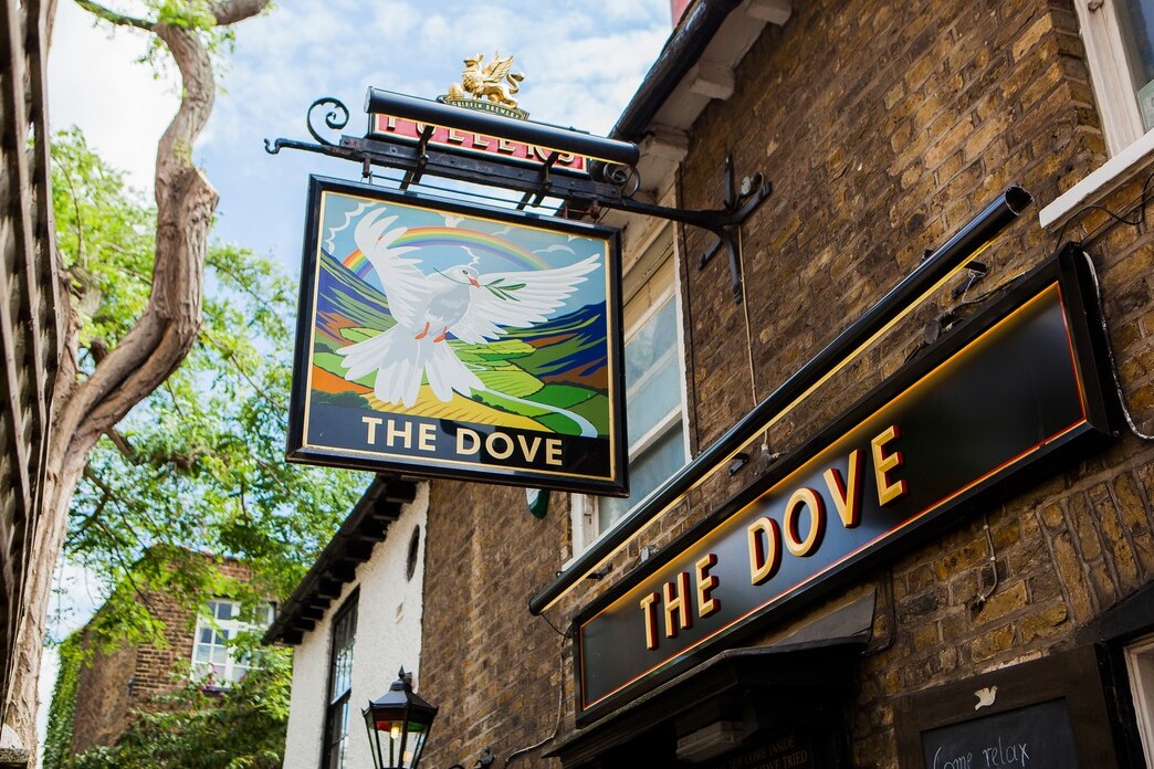 Merpati, Hemingway kegemaran pub - Hammersmith | Secret World Trip Planner