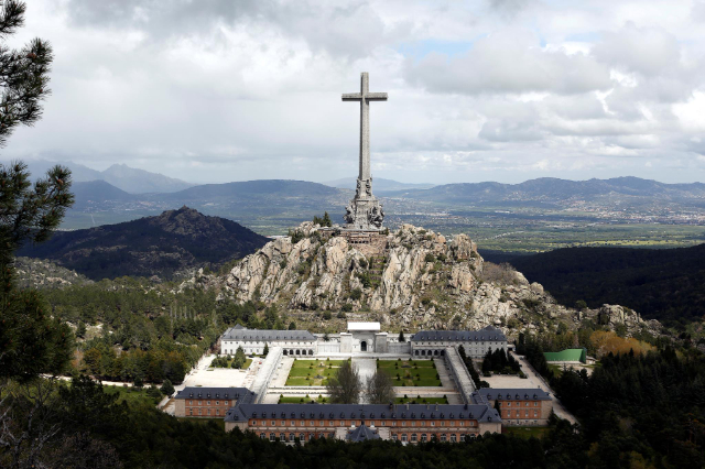 Yiqilganlar vodiysi Madrid - San Lorenzo de El Escorial | Secret World Trip Planner
