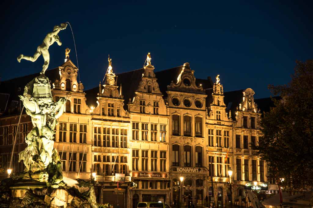 ਬ੍ਰੈਬੋ ਫੁਹਾਰਾ - Antwerpen | Secret World Trip Planner