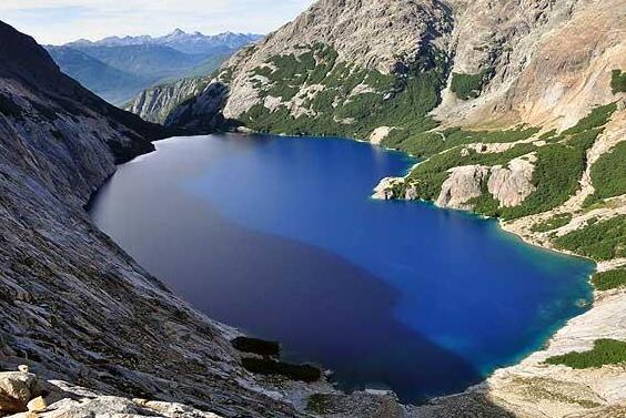 拉古纳卡尔武，也被称为拉古纳阿祖尔 - Lago Mascardi - Laguna Azul | Secret World Trip Planner