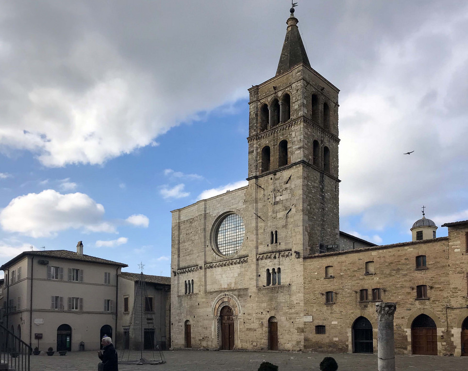 Умбрыя / Царква Святога Міхала Арханёла ў Беванье - Bevagna | Secret World Trip Planner