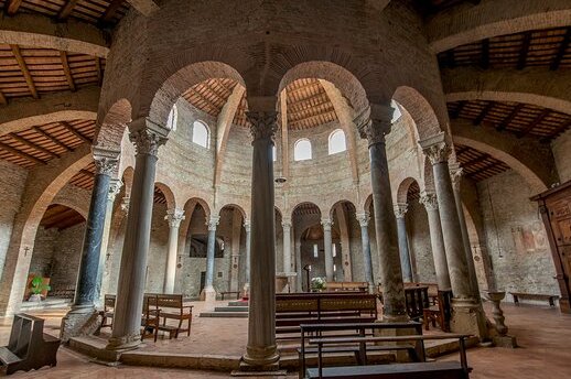 Igrexa de S. Michele Arcangelo:o máis antigo en Perugia - Perugia | Secret World Trip Planner