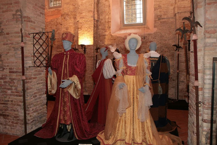 Kostýmní sál a lidové tradice - Corinaldo | Secret World Trip Planner