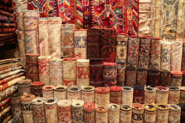 Qilimat e Stambollit - Piazza Beyazit | Secret World Trip Planner