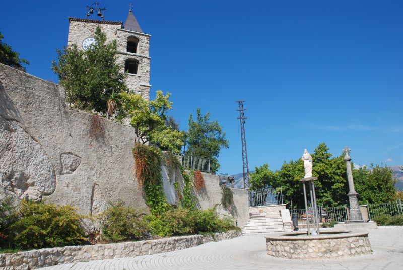 A torre da campá e a torre do reloxo.