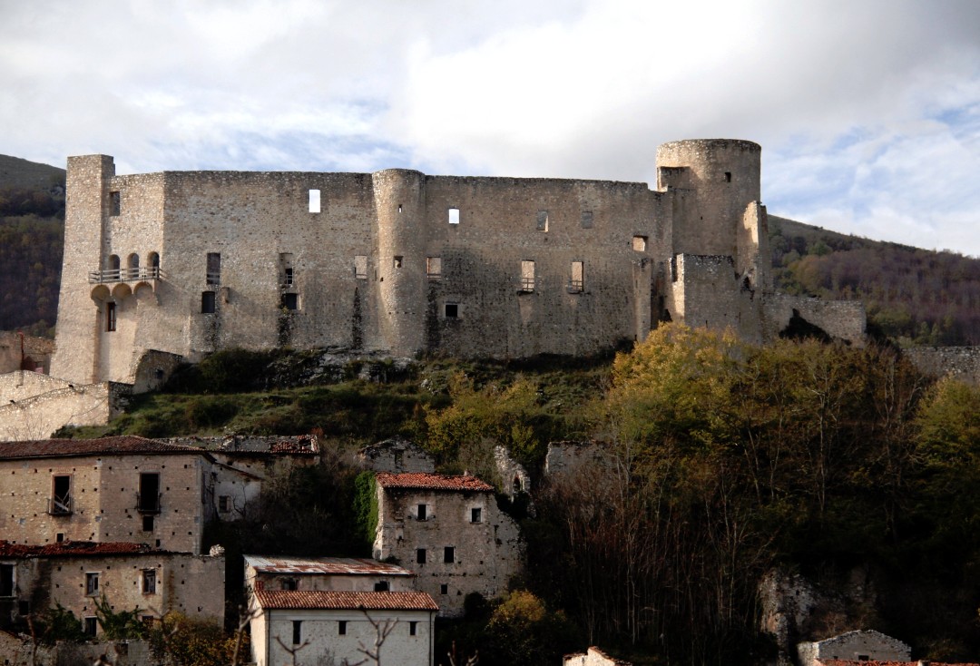 Brienza, pilis ir legenda apie Bianca
