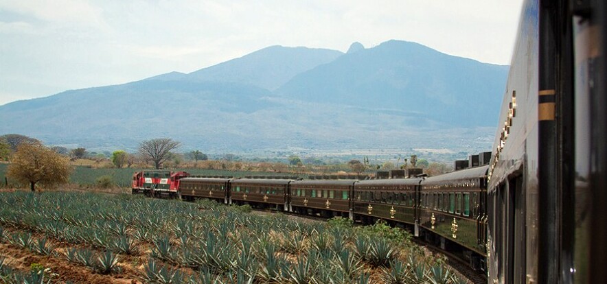 ハリスコ行きの伝統的な旅客列車に乗る - Jalisco | Secret World Trip Planner