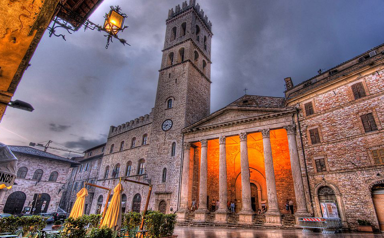 Palazzo del Capitano din Piața Principală din Assisi - Assisi | Secret World Trip Planner