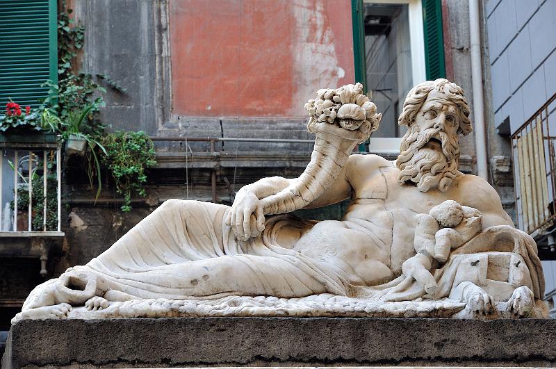 দেবতা নীল নদের মূর্তি - Napoli | Secret World Trip Planner