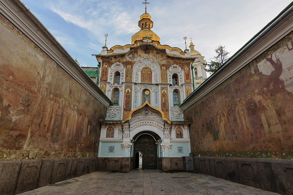 三位一体的门教堂 - Kyiv | Secret World Trip Planner