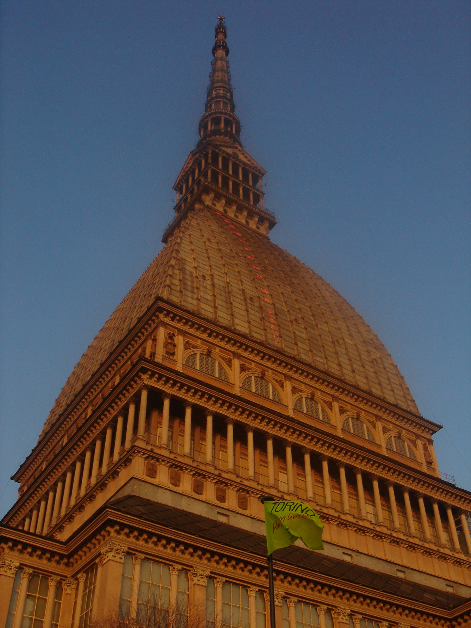 مول آنتونلیانا - Torino | Secret World Trip Planner