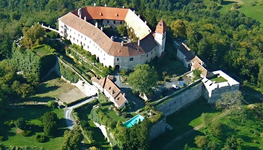 Bernstein Kastély  