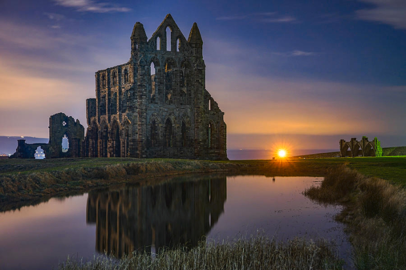 Opactwo Whitby i Dracula - Abbey Ln | Secret World Trip Planner