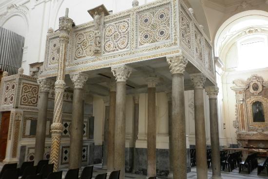 La Catedral de Salerno y su hermosa crip ...