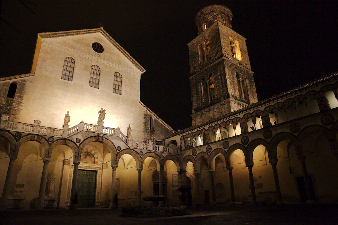 La Catedral de Salerno y su hermosa crip ...