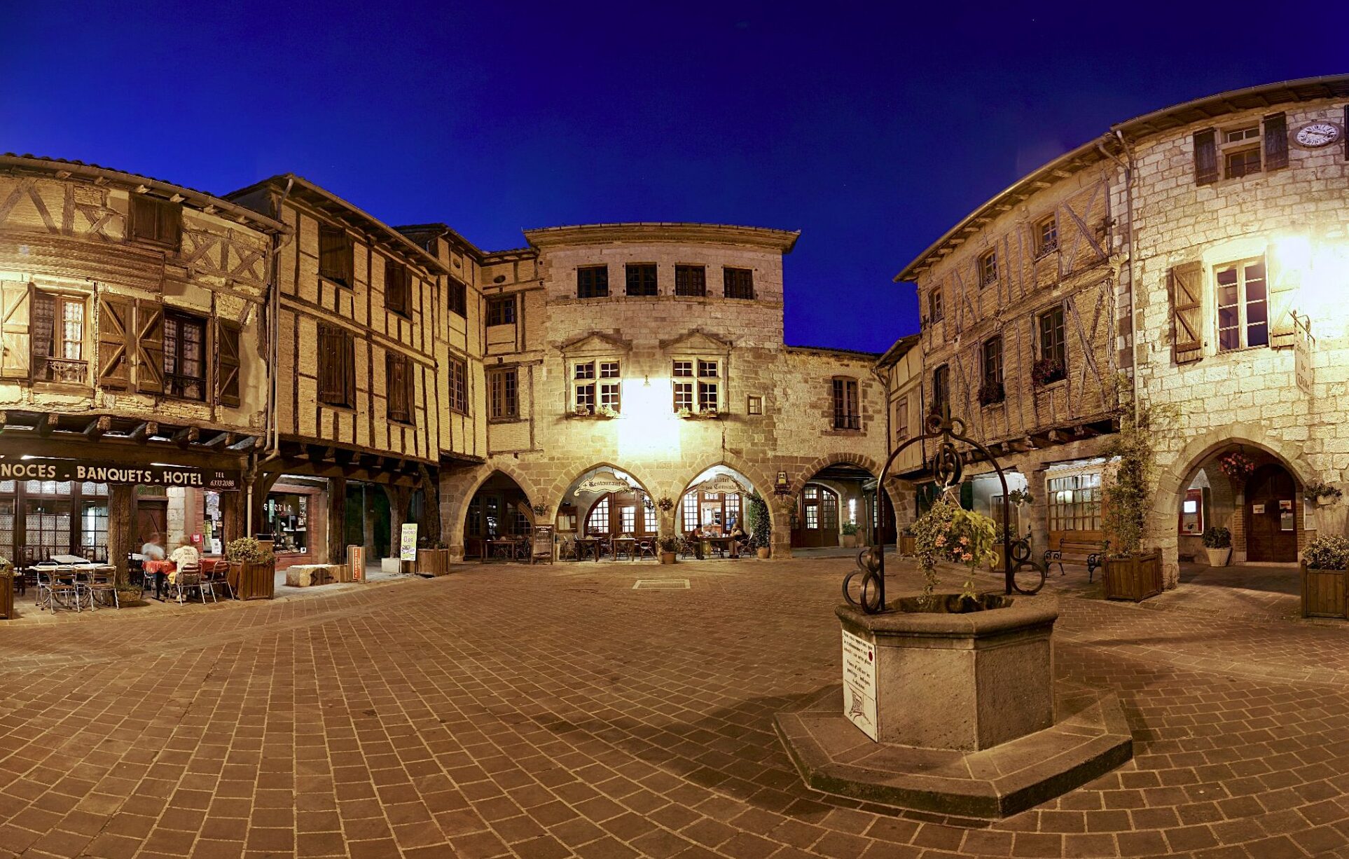 सबसे सुंदर गांवों में फ्रांस: Castelnau दे Montmiral - Castelnau-de-Montmiral | Secret World Trip Planner