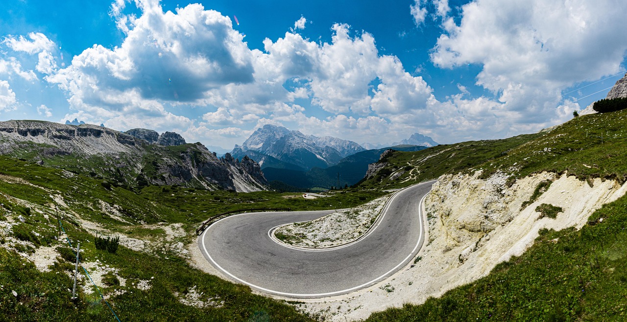 Na cúig túir, sa álainn Belluno Dolomites, idir an chathair Oilimpeacha Co - Cinque Torri | Secret World Trip Planner