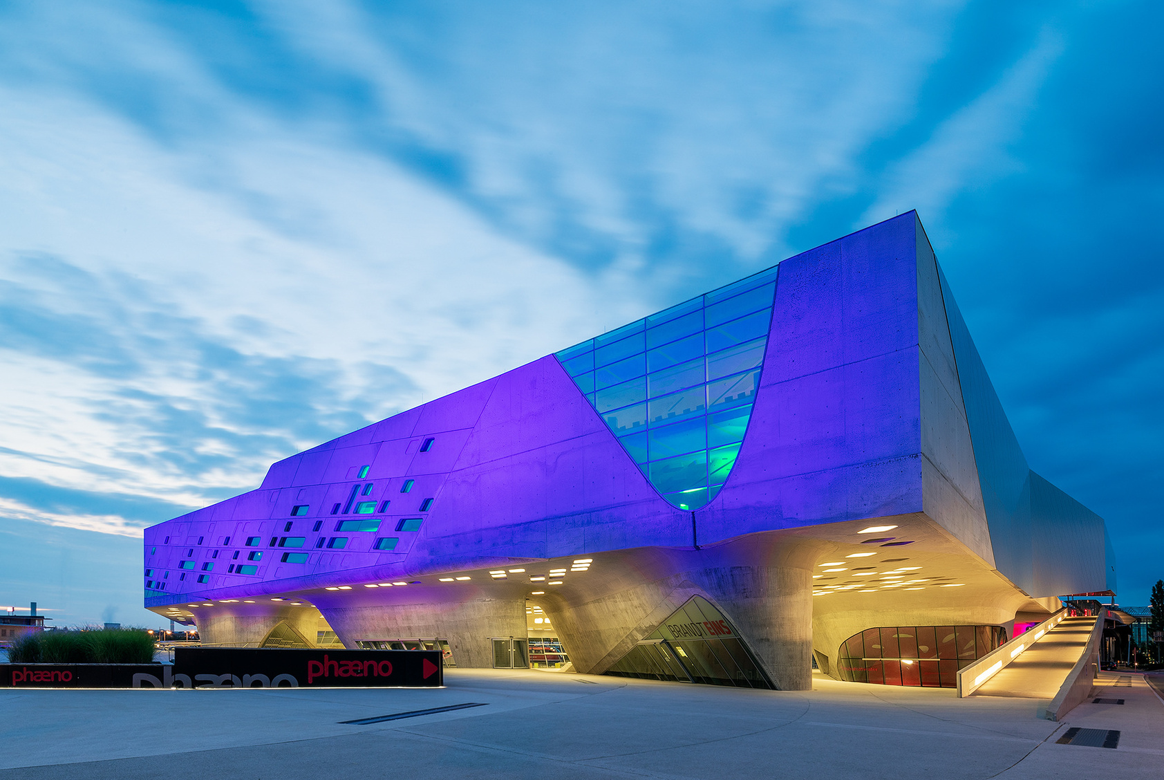 자하 하디드:파에 노 과학 센터 - Wolfsburg | Secret World Trip Planner